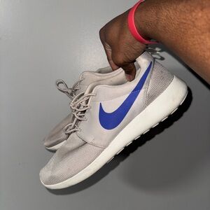 Nike Roshe Run “Desert Sand Violet’ Sneakers with Blue Swoosh Size 11.5